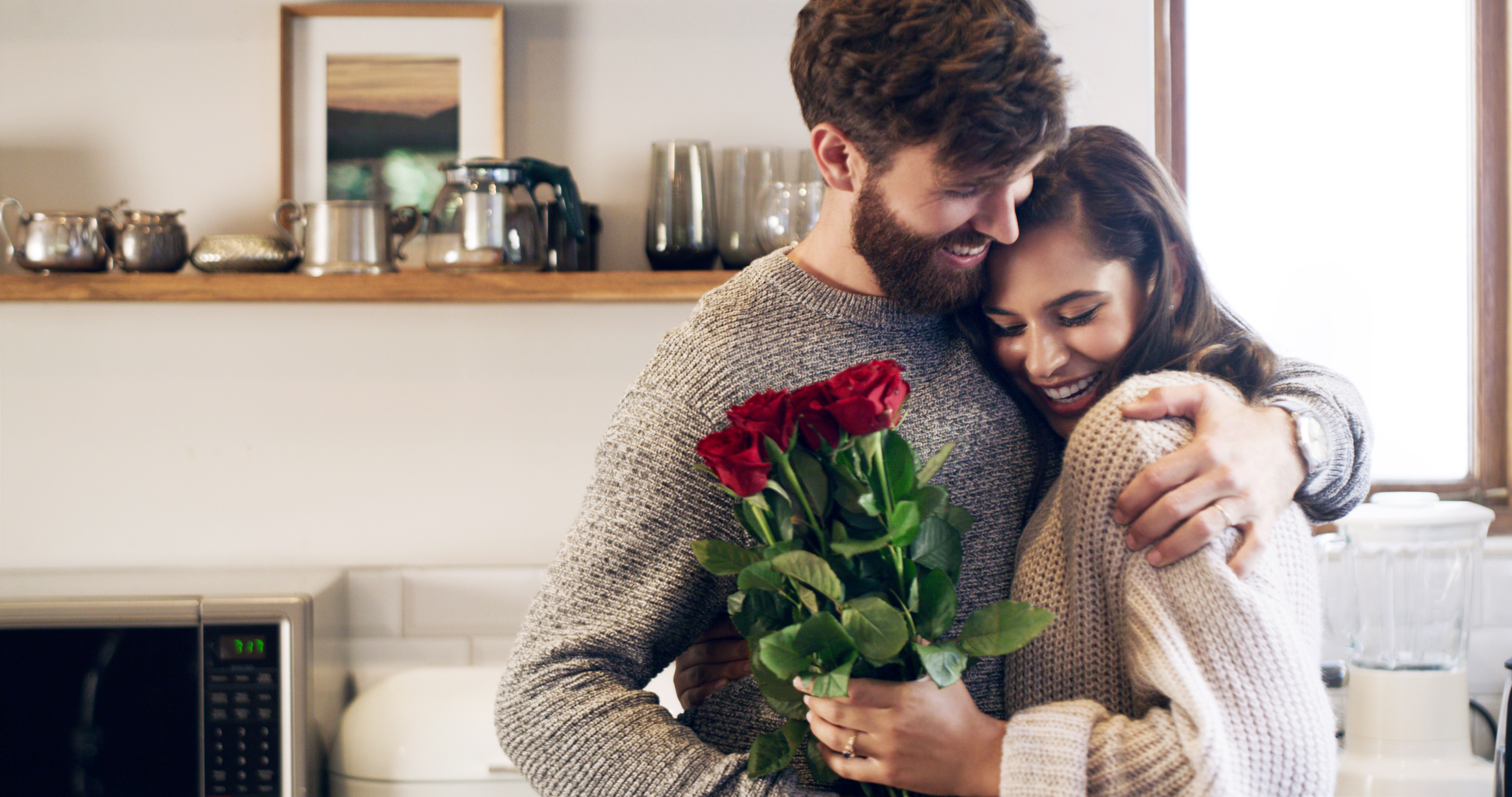 Man giving a women a bunch of roses for Valentine's Day